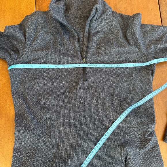 Lululemon Runderful 1/2 Zip Long Sleeve Shirt Grey Herringbone Sz 10‎ Reflective - Picture 12 of 15